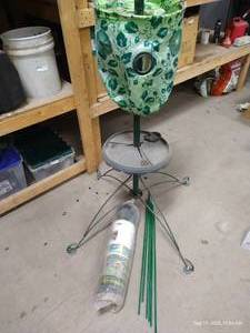 lot 45 image: Tomato Planter & Garden Net Roll