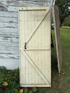 lot 8 image: DOOR 7
