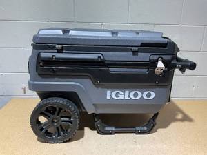 lot 8 image: Igloo 70 qt Trailmate Journey Cooler