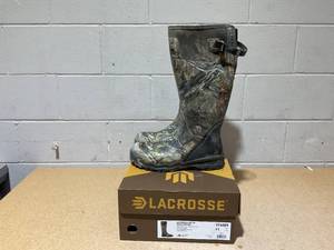 lot 208 image: Alphaburly Pro 18 Mossy Oak DNA Size 11