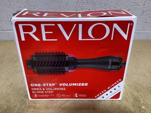 lot 306 image: Revlon One-Step Volumizer Hair Dryer and Hot Air Brush