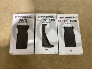 lot 316 image: LOT OF 3 MAGPUL Grips