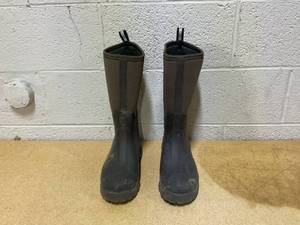 lot 417 image: The Original Muck Boot Company Wetland Waterproof Boots for Men