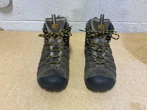 lot 425 image: Keen Mens Voyageur Mid Size 11.5