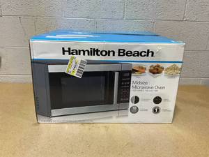 lot 432 image: Hamilton Beach 1.6 Cu ft Sensor Cook Countertop Microwave Oven in Stainless Steel, New