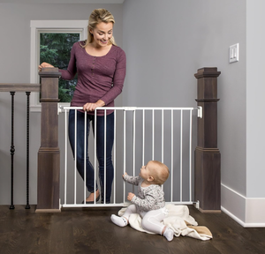 lot 173 image: Regalo 2-in-1 Extra Wide Stairway and Hallway Walk ThroughBaby Safety Gate, Hardware Mounting, White 24x40.5x28.5