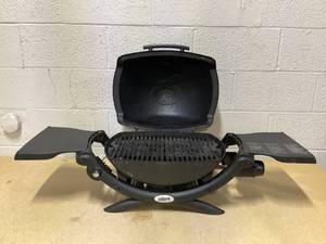 lot 471 image: Weber Q 1200 Gas Grill