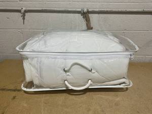 lot 193 image: King Size Mattress PadTopper White.