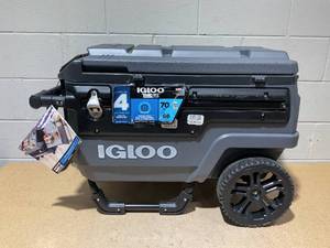 lot 33 image: Igloo 70 qt Trailmate Journey Cooler