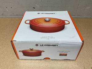LE CREUSET Signature Oval Dutch Oven Orange