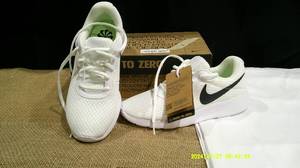Nike Tanjun White/Black Size 6