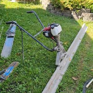 lot 8 image: Very Nice Power Screed 12 Foot Bar, Honda Motor