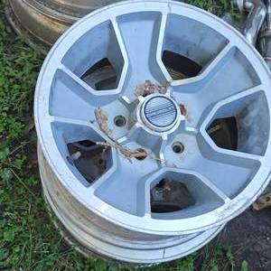 lot 15 image: Set of 4 1986 Factory Monte SS Rims, Like New