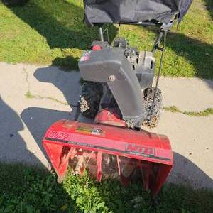 lot 16 image: MTD 824 Snowblower Very Clean with Snow Housing