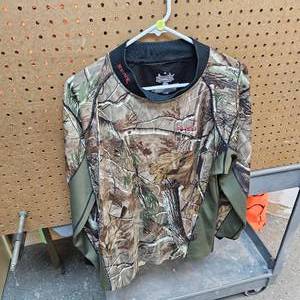 lot 28 image: Scent Lock Underlayers, Pants-XL, Shirt-XL, T-shirt-XL, Very Nice