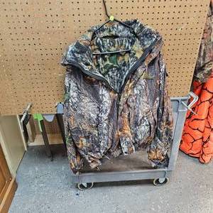 lot 30 image: Scent Blocker Deluxe Coat with Zip In Liner, Size 2XL, Very Clean and Nice
