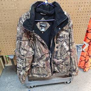 lot 37 image: Break Up Infinity Jacket XL