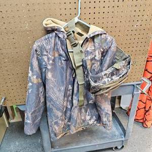 lot 38 image: Bucks N Ducks Fleece Camo Coat with Fanny Pack, Large