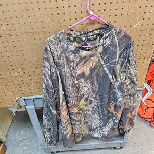 lot 39 image: Guide Series XL Shirt and Size 36 Pants wpants