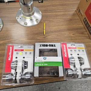 lot 50 image: 2 Quickset Locksets wDeadbolt, Like New, 1 Tru Bolt Set