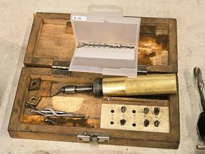 lot 796 image: Shaviv Tool Set with Wooden Case and Extra Blades