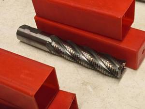 lot 806 image: 1 Roughing End Milling Bit with Case