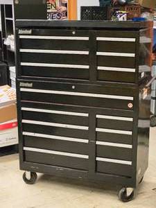lot 719 image: International Rolling Tool Box 15-drawer