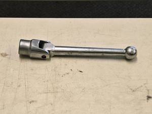 lot 736 image: Handle with 12 Socket