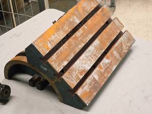 lot 728 image: Adjustable Angle Tilt Table