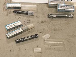 lot 831 image: Lot of (5) 4 Flute Double-Sided Carbide End Mill - (2) 12, (2) 38 Tialn Coated, (1) 516 Tiain Coated