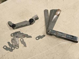 lot 928 image: Thickness Gauge and 4t042V Thread Gauge with Extra Gauge Pieces