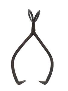 lot 125 image: Large Antique Cast Iron Ice Tongs