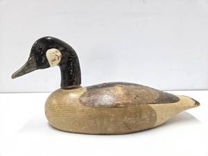 lot 126 image: Larger Vintage Carved Wood Canadian Goose Decoy 