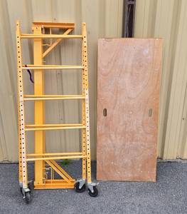 lot 105 image: Excellent Condition Like-New Complete Rolling Scaffolding Set 