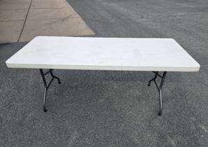 lot 106 image: 6 LIFETIME White Plastic Utility Table