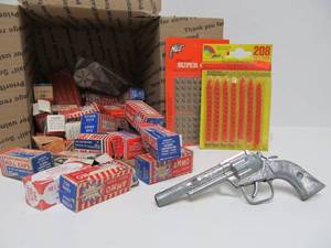 lot 36 image: LARGE Lot of Vintage Unused Cap Gun Caps 