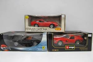 lot 68 image: Lot of 3 Mint in Box Diecast Metal Cars - FERRARI 