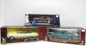 lot 26 image: 3 Boxed Diecast Metal Vehicles 