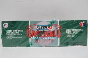 lot 51 image: Factory Sealed 1992 Fleer Baseball Set