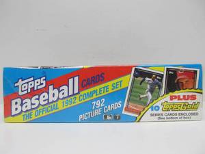 lot 53 image: Factory Sealed 1992 Topps Baseball Card Set