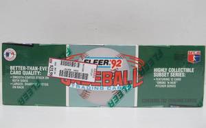 lot 57 image: Factory Sealed 1992 Fleer Baseball Set