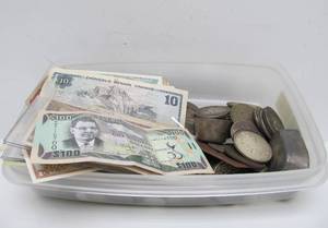lot 78 image: Collection of Old Vintage Asian Currency & Coins #1 - Currency Bills & Coins