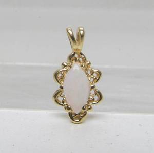 lot 208 image: 14K Gold & Opal Pendant