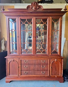 lot 3 image: Excellent Quality and Condition LEXINGTON 2-Piece Hutch  China Cabinet