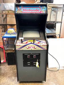 lot 1 image: Working Vintage NINTENDO Arcade Game Cabinet w 20 Games - Including Mario Bros