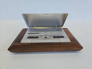 lot 247 image: Very Cool Vintage Chrome ALCO 8 Transistor Desk Radio