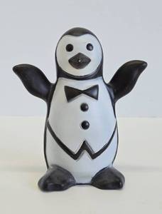 lot 249 image: Vintage 1960s era MUNSINGWEAR Advertising Display Penguin
