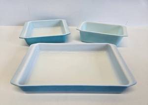 lot 250 image: 3 Piece Set of Vintage Blue PYREX Baking Dishes