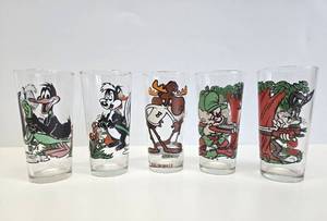 lot 255 image: Set of 5 Vintage Looney Toons Character Glasses