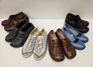 lot 258 image: Nice Estate Lot of New and Like-New Ladies Shoes - Size 7.5